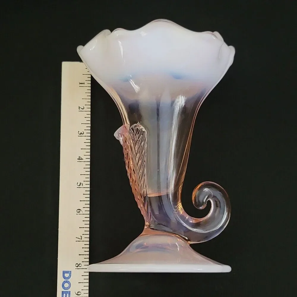 Vintage Duncan Miller 3 Feather Pink Glass Opalescent Cornucopia Decorative Vase